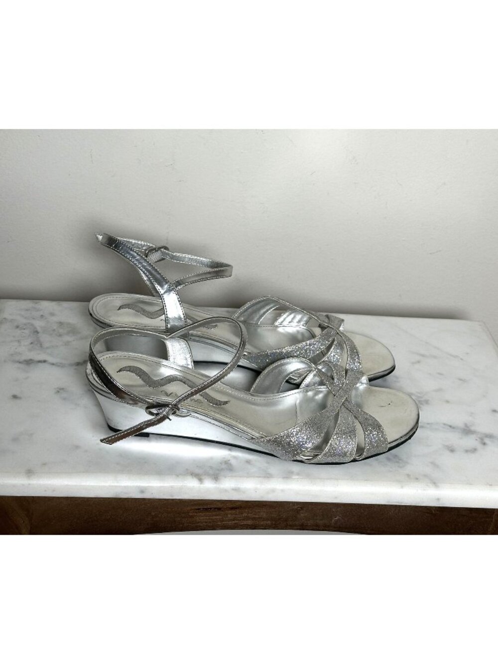 Nina Silver Glitter Sandals Size 7.5 Formal Wedding Prom Shoes Party
